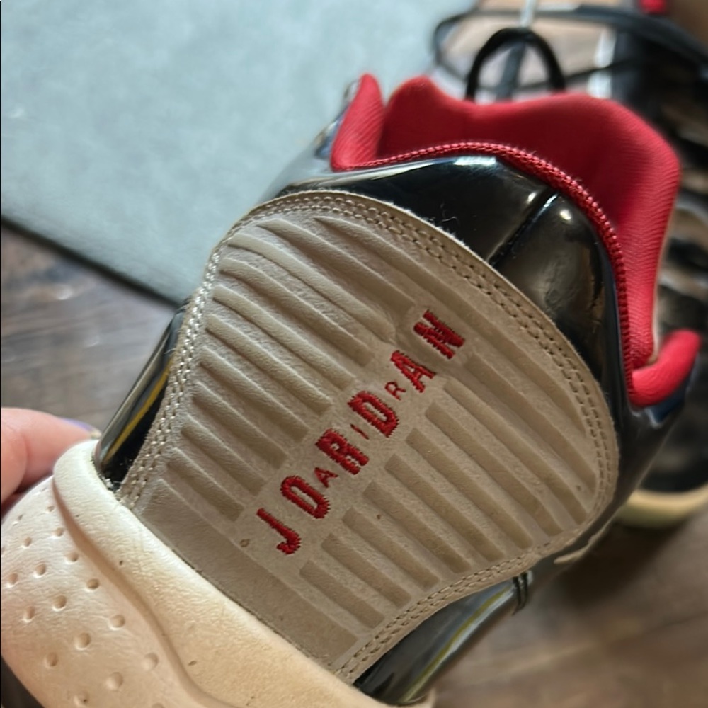 Jordan Kids Sneakers Black and Red - Picture 2 of 6